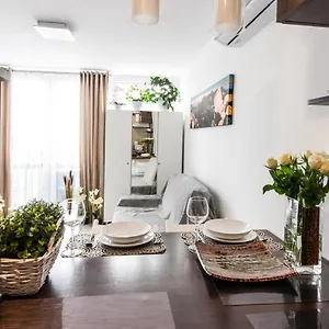 https://alma-apartments-grzybowska.warsawhotelspoland.com