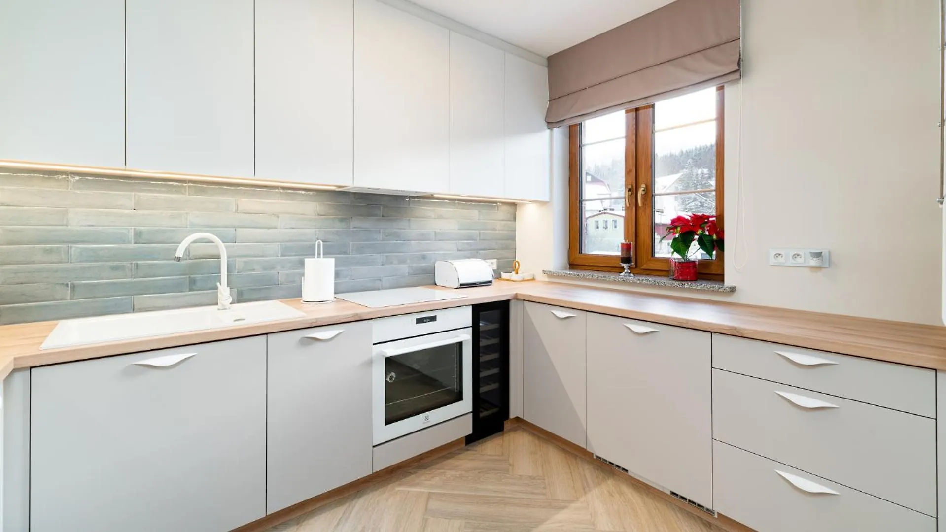 Komfortowy Apartament Lotos Z Sauna, Klimatyzacja I Widokiem Na Sniezke Karpacz 0*,  Poland